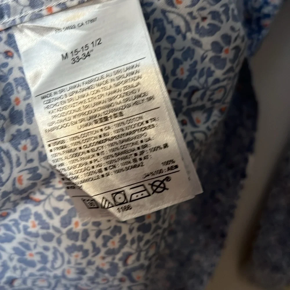 Banana Republic floral shirt size 15 non iron slim fit 33-34” made in Sri Lanka